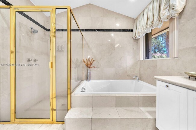 Building Photo - 620 Laurel Ln