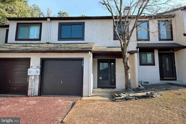 Building Photo - 13 5 Crown Royal Cir