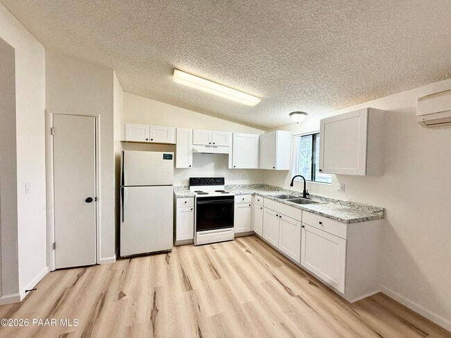 Building Photo - 8617 E Yavapai Rd