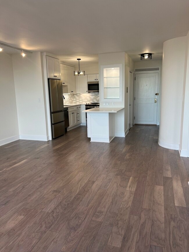 Building Photo - 1550 N Lake Shore Dr