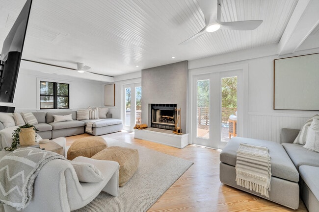 Building Photo - 6296 W County Hwy 30A