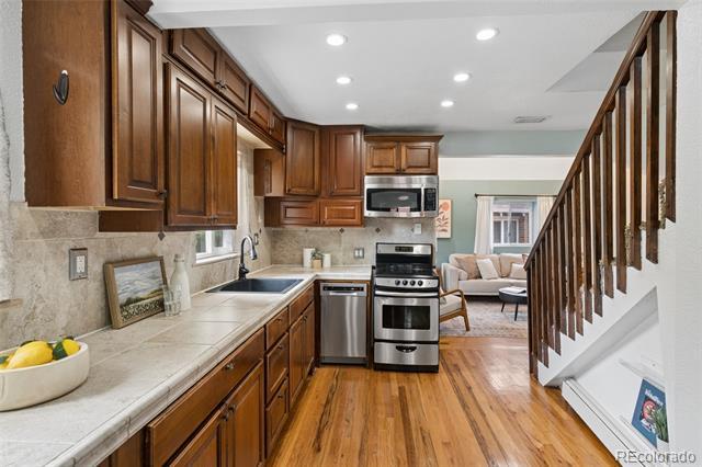 Building Photo - 556 S Canosa Ct