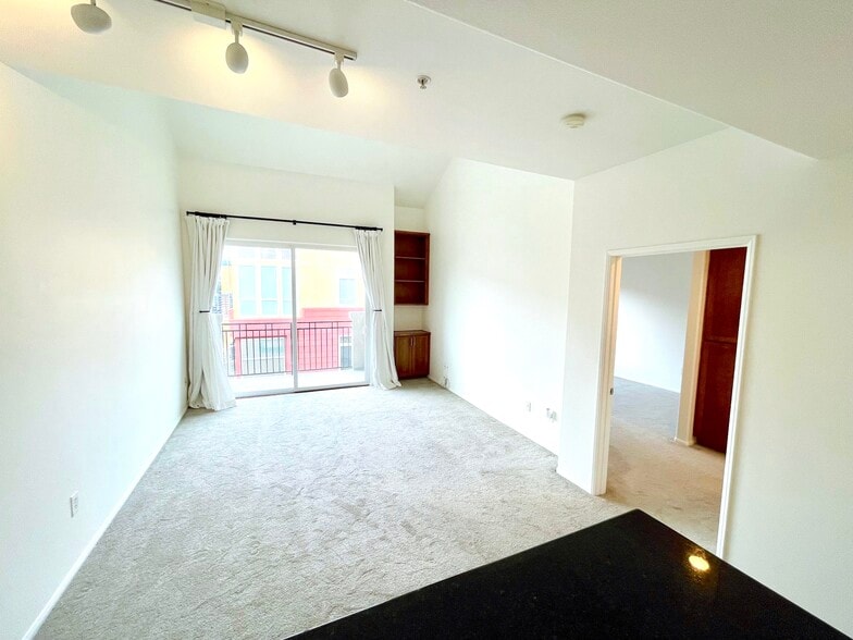 Building Photo - 4060 Glencoe Ave