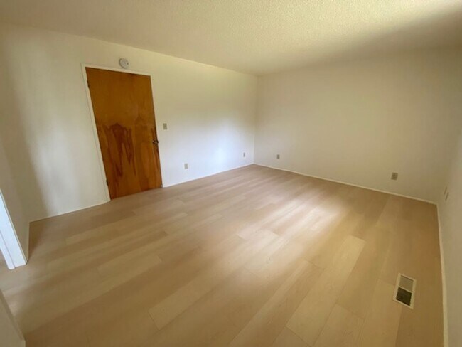 Building Photo - 11755 Tam O'Shanter Dr