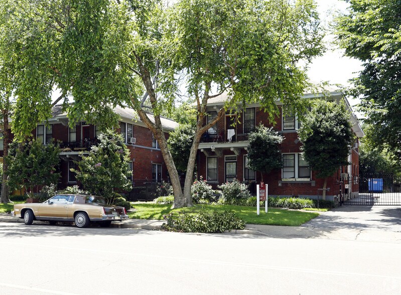 Primary Photo - 31 S McLean Blvd