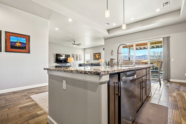 Building Photo - Beautifully Maintained 3 Bedroom Home in Mesa Village