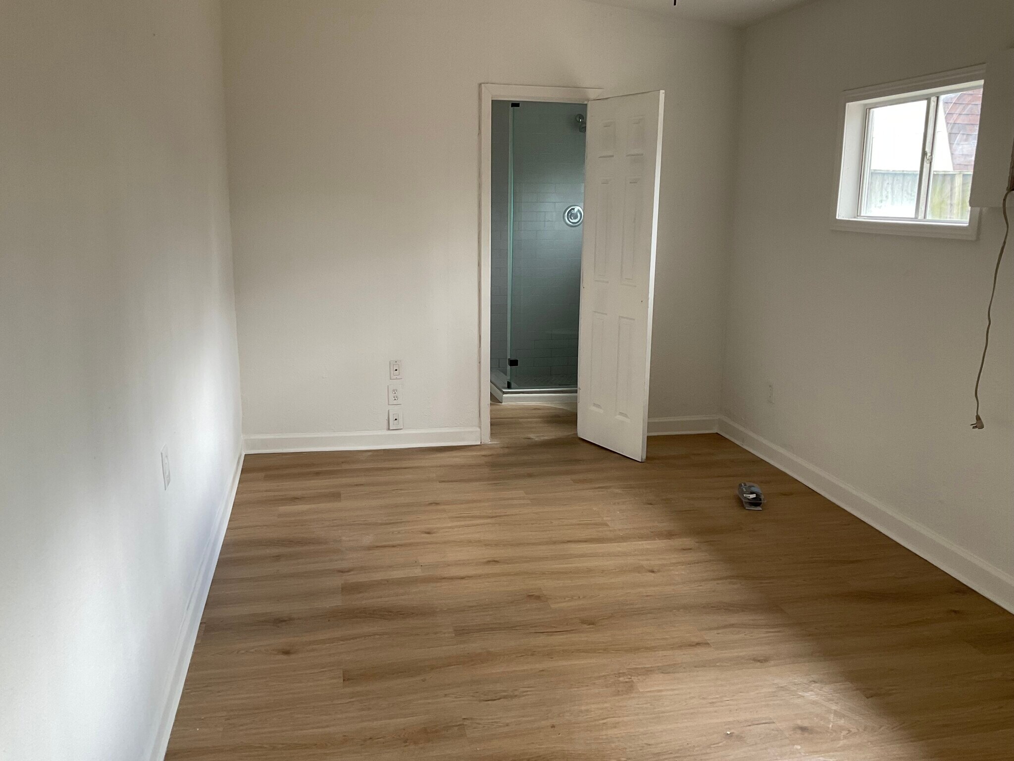 Building Photo - 326 E 1st St