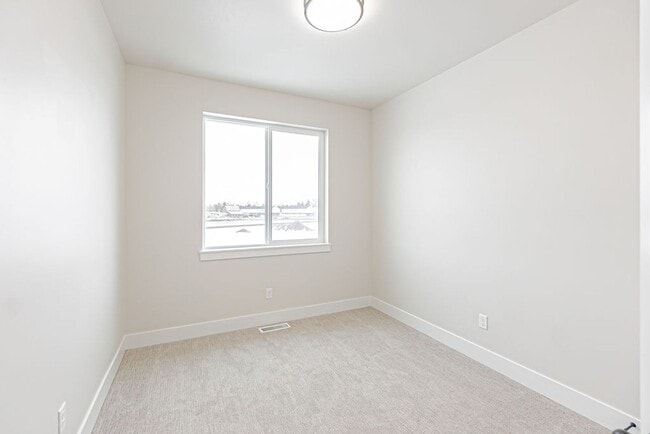 Building Photo - 455 Blue Spruce Ave