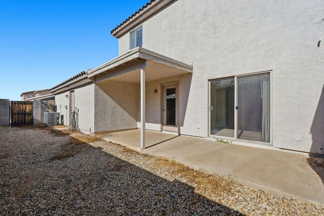 Building Photo - Gated Community, close to 101 and Arrowhead!