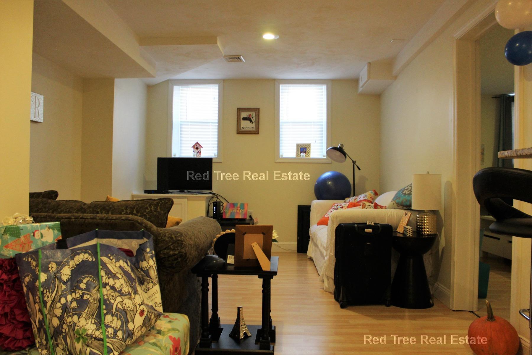 Building Photo - 10 Strathmore Rd