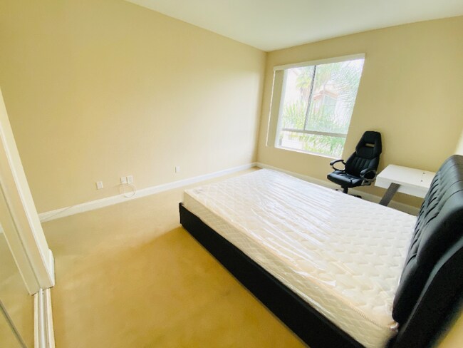 Building Photo - 10630 Wilkins Ave