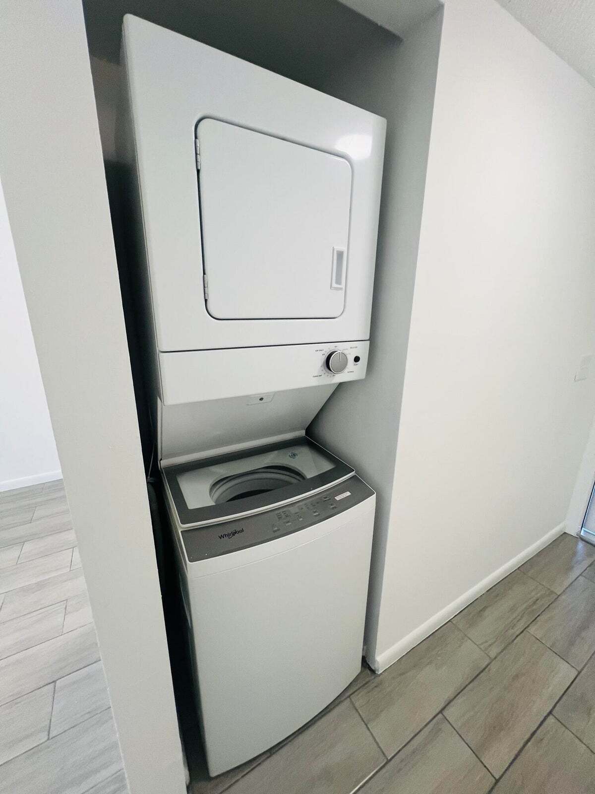 Building Photo - 510 24th Ave N