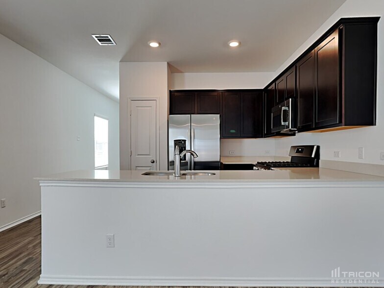 Building Photo - 108 Mica Trl