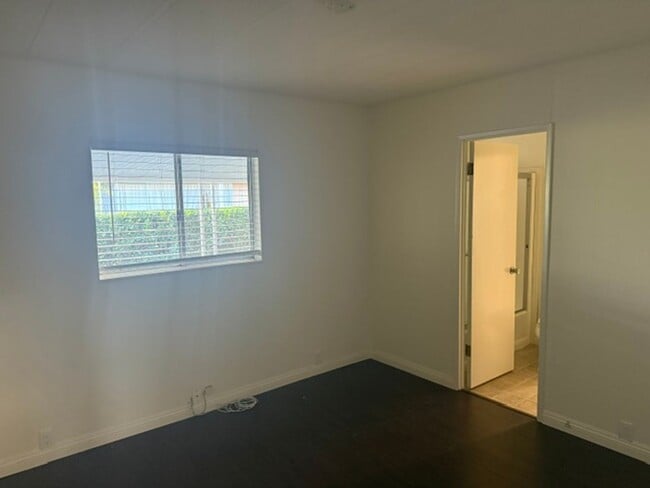 Building Photo - Charming 2BD/2BA Home in Sought-After Camarillo Springs Community!