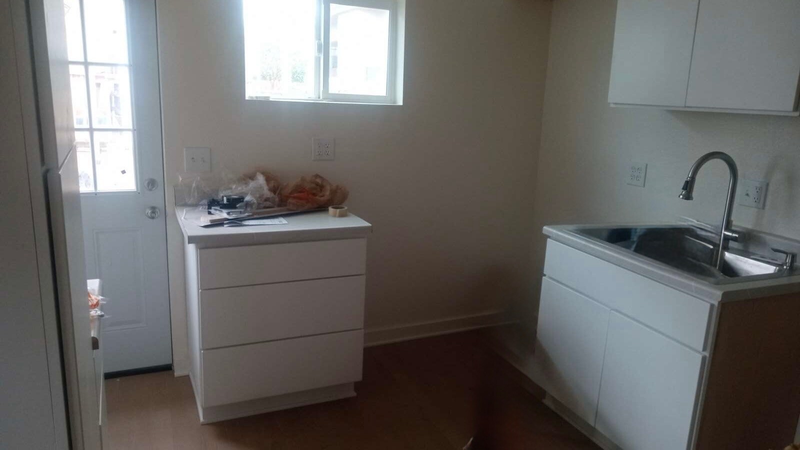 Building Photo - 690 W 8th St