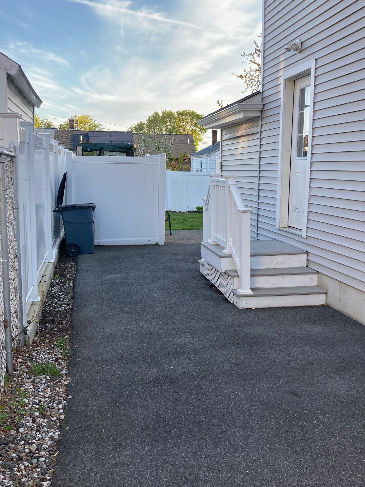 Building Photo - 31 Locust St