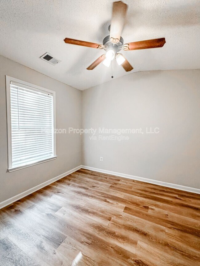 Building Photo - 139 Riverstone Commons Cir