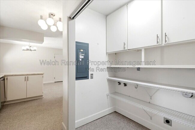 Building Photo - 5070 Doren Dr