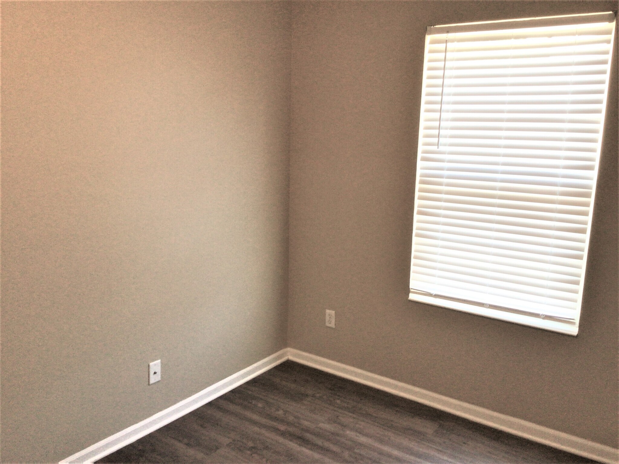 Building Photo - 221 Choctaw Cir