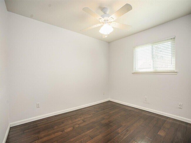 Building Photo - 746 Country Pl Dr