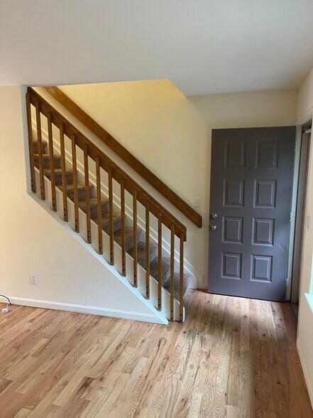 Building Photo - 806 Summer Dr