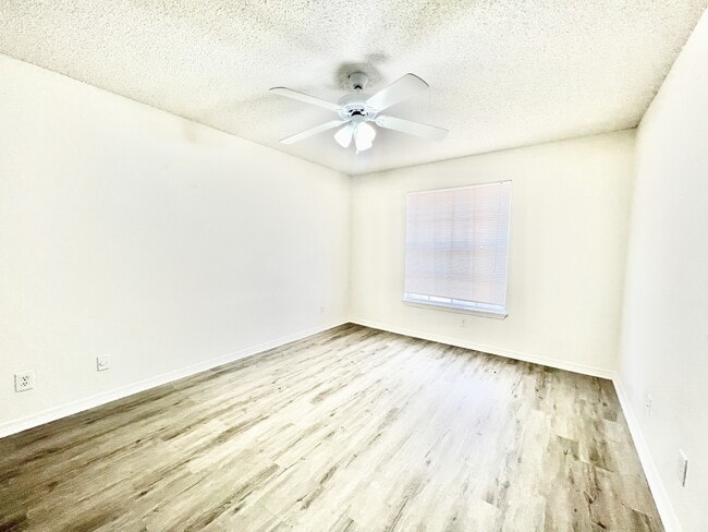 Building Photo - 1065 S Hiawassee Rd