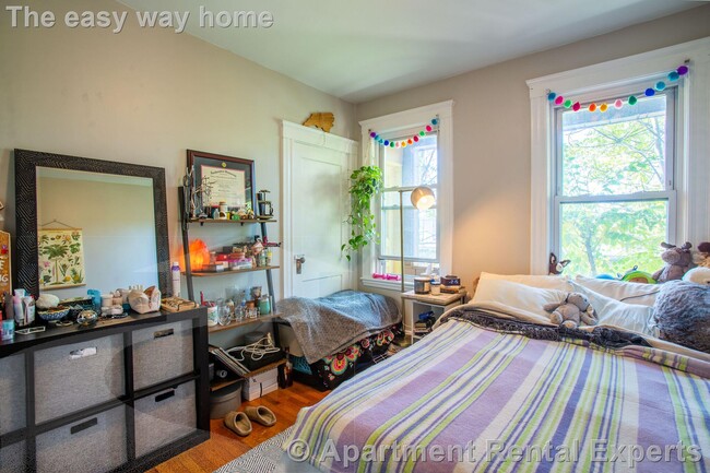 Building Photo - 6 Belmont St