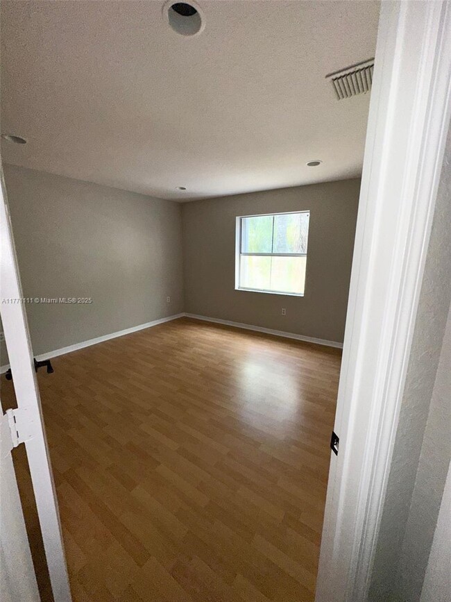 Building Photo - 3945 Fern Forest Rd