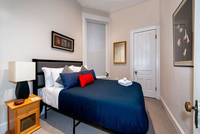 Building Photo - 219 W Eugenie St