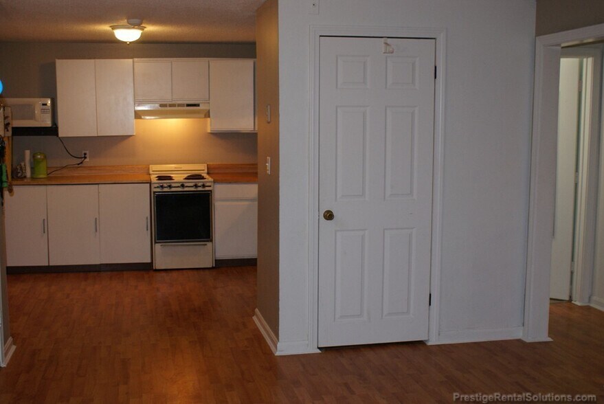Building Photo - 250 Spring Cir