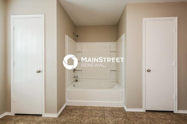 Building Photo - 5 Bedroom Pet-Friendly Home in Fort Worth, TX with Main Street Renewal