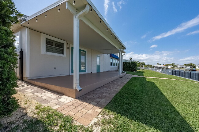 Building Photo - Gorgeous deep water canal front home