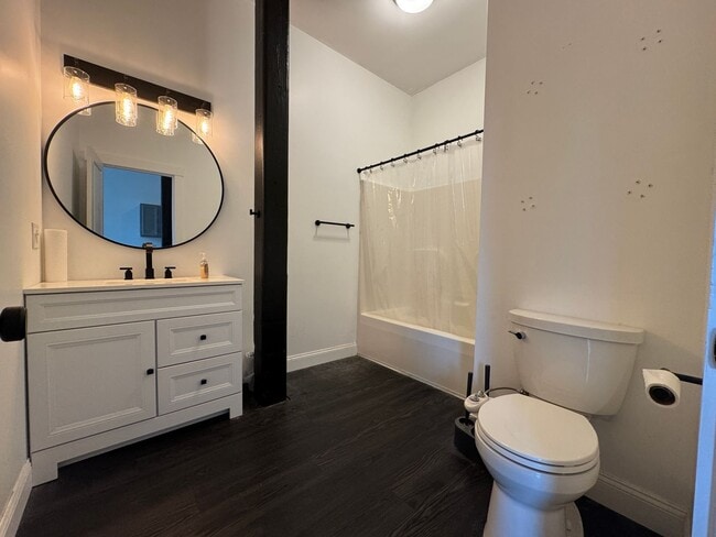 Building Photo - Westbrook 1BD/1BA Condo at Riverfront Loft...