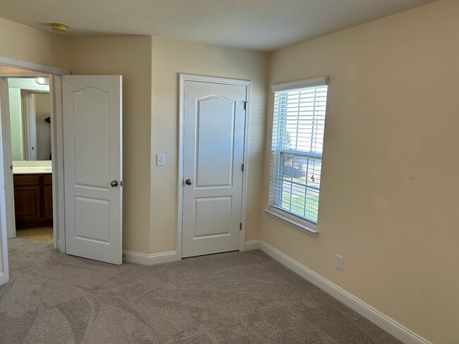 Building Photo - 2444 Glyncastle Way