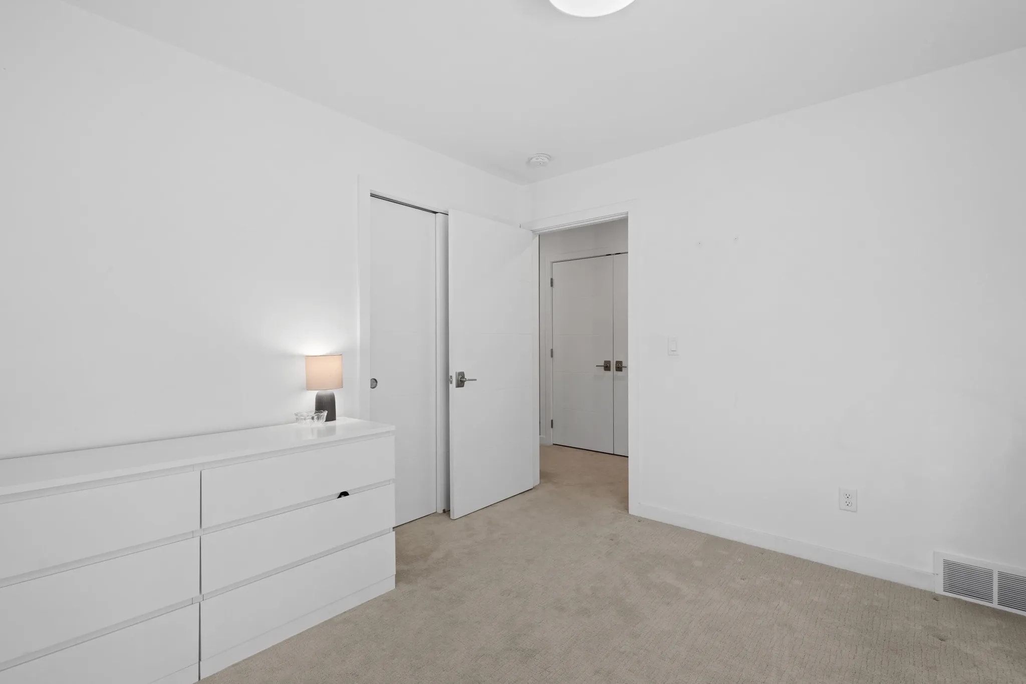 Building Photo - 222 N Van Buren St