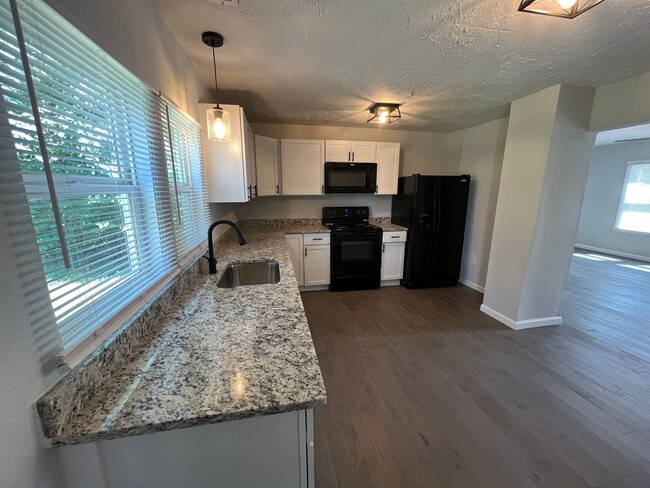 Building Photo - Remodeled 3 bedroom! MOVE IN SPECIAL! $200...