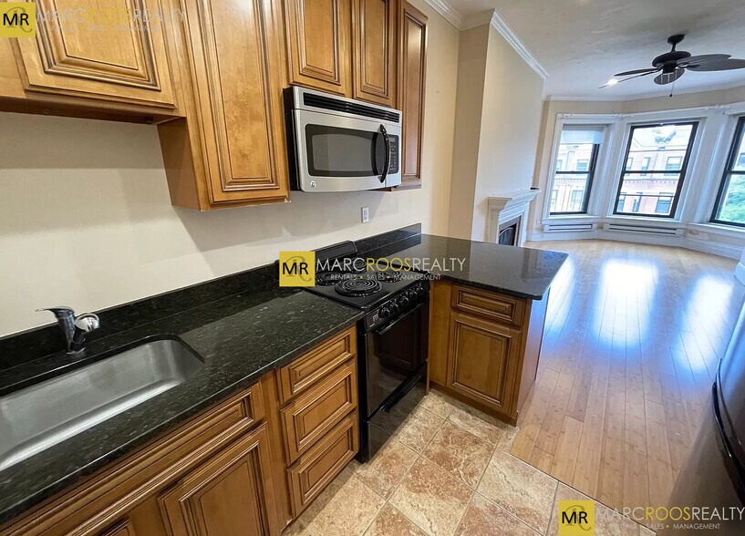 Primary Photo - 250 Newbury St
