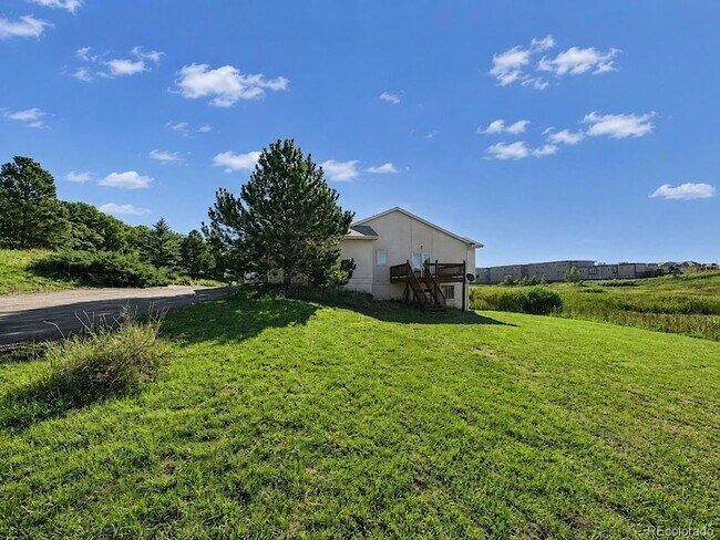 Building Photo - 1185 S Park Dr