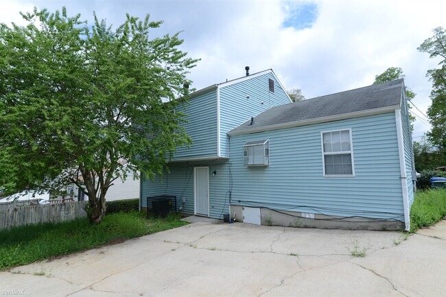 Building Photo - 3467 Meadowlane Pl SW