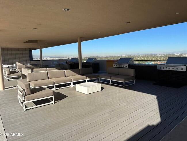 Building Photo - 200 W Portland St