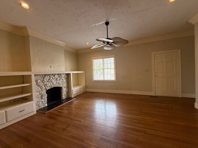 Building Photo - 200 Ridgeway Dr