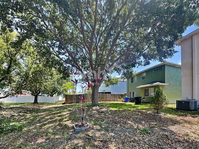 Building Photo - 10808 Candle Stick Ln