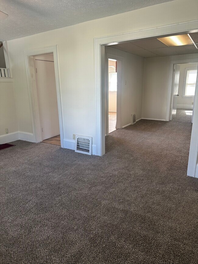 Building Photo - 134 Norwood St