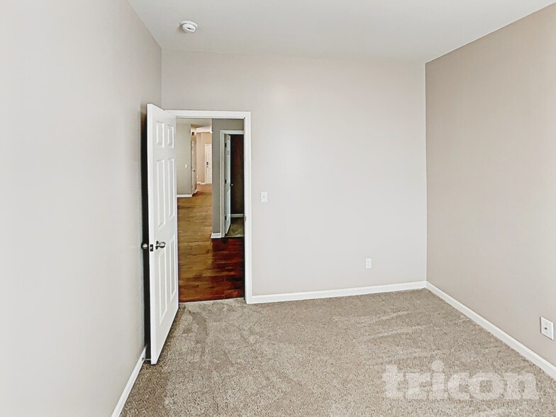 Building Photo - 2116 Lauren Woods Dr