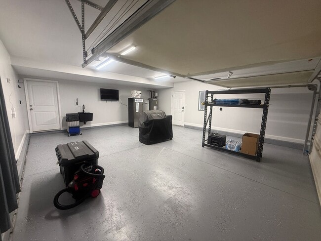 Building Photo - Amazing home with custom touches and unground pool