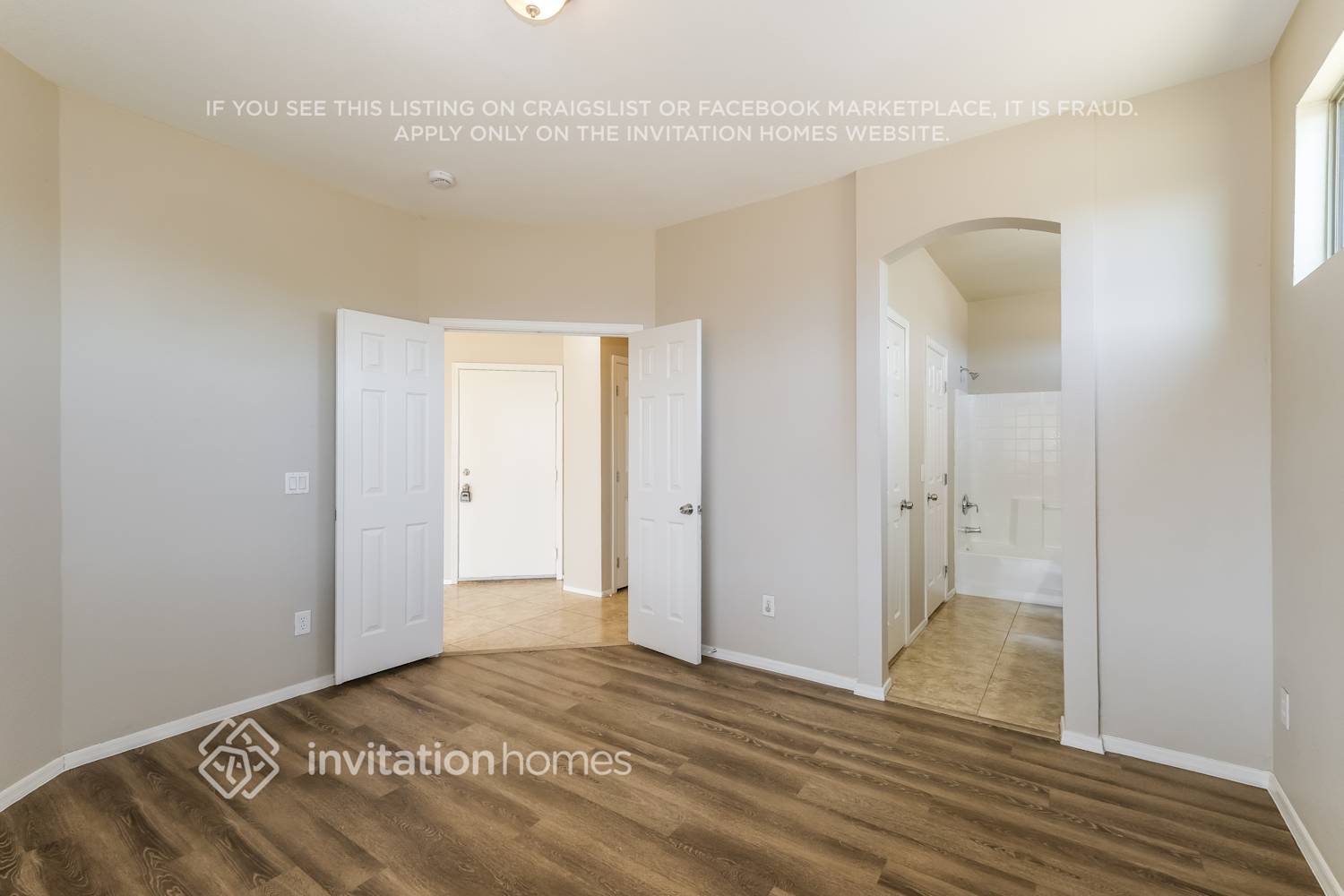 Building Photo - 6537 S 15th Dr