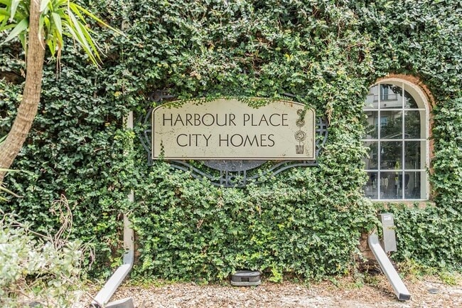 Building Photo - 501 Knights Run Ave