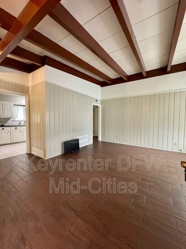 Building Photo - 3104 Medina Ave