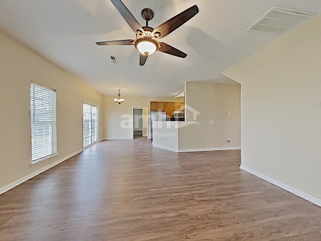 Building Photo - 1039 Vanguard Dr