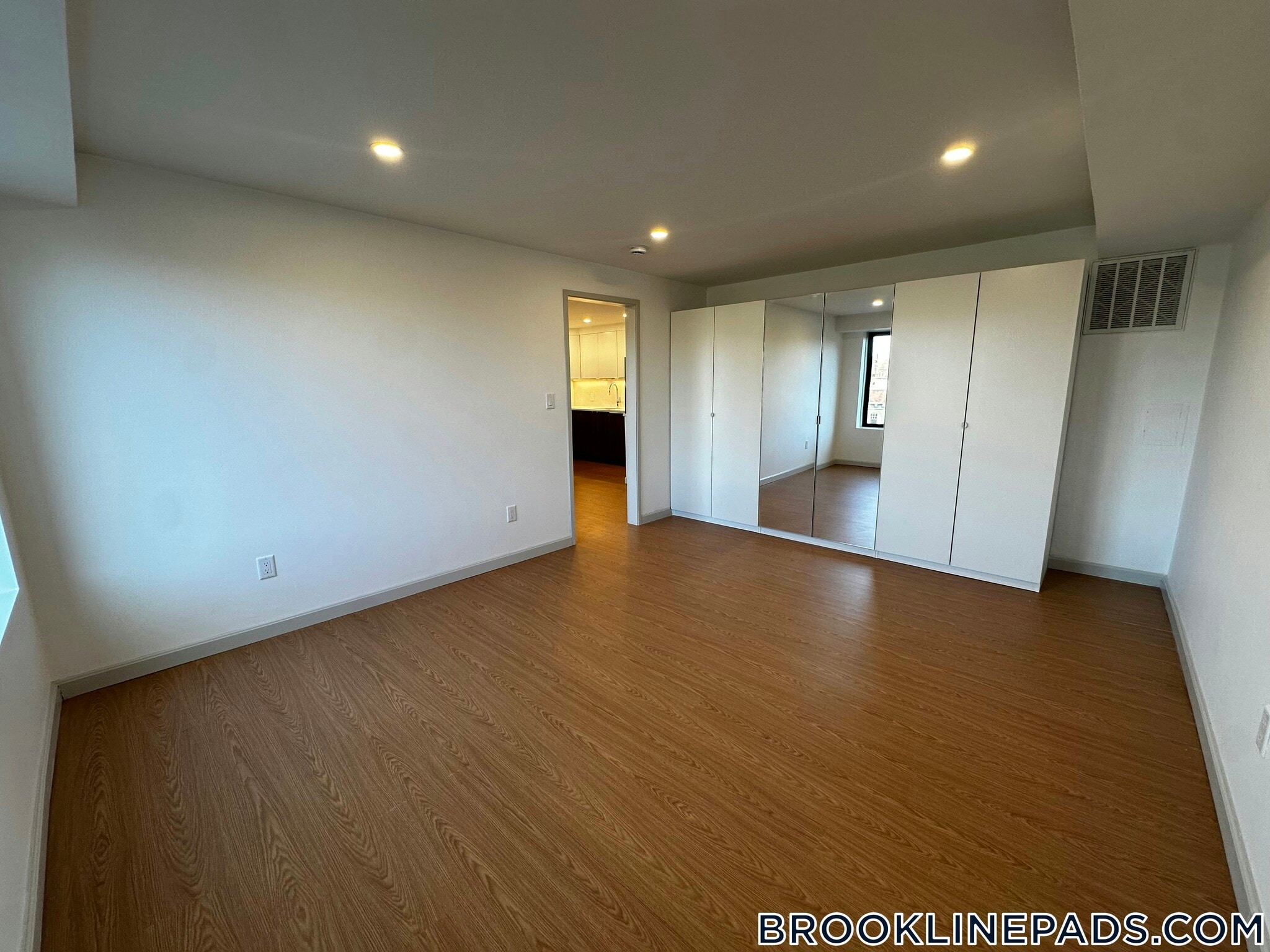 Building Photo - 1243 Beacon St